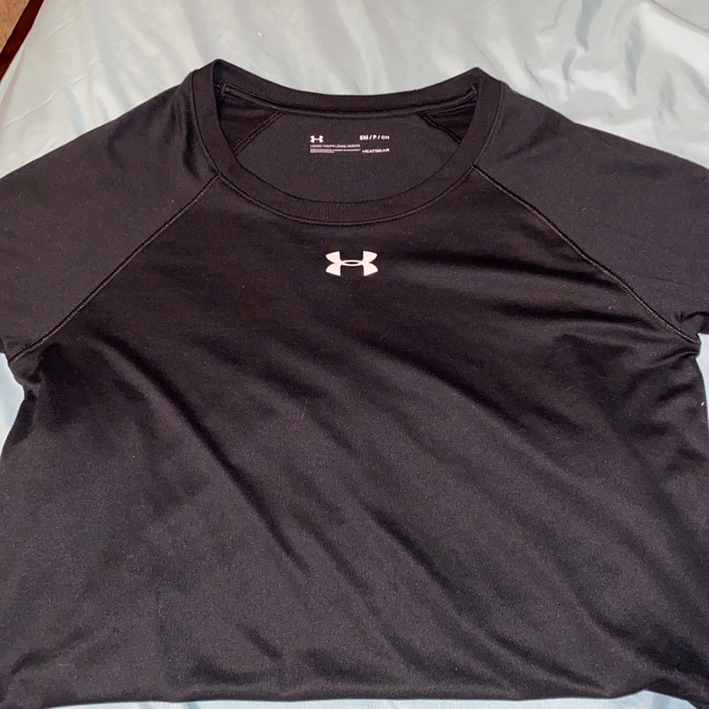 Under armor shirt all black T-shirt⚫️